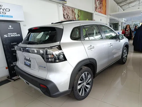 Suzuki Scross Automatica Hibrida 2026