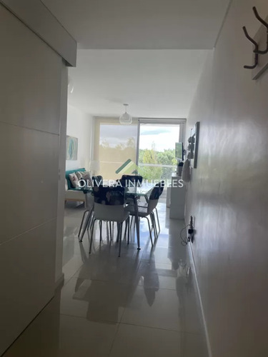 Venta De Apartamento De 2 Dormitorios En Edificio Be Punta , Punta Del Este