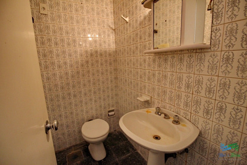 Local Con Baño En Venta Sobre Av. Gorlero, Peninsula. Punta Del Este- Ref: 2833