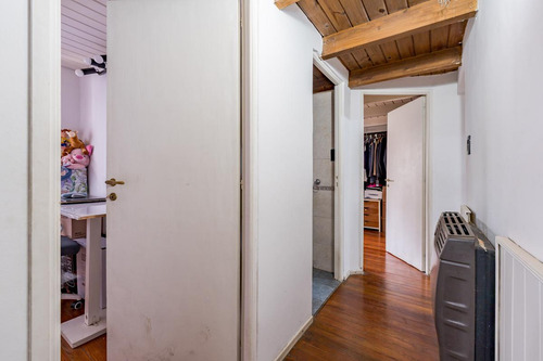 Venta/permuta - Casa Planta Alta, 4 Dormitorios - Centro, Rosario.