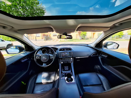 Jaguar F-PACE 2.0 I D Prestige