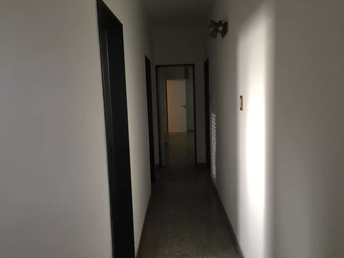 Vivienda En Block Que Consta De 4 Departamentos Y Un Deposit