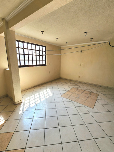 Lindisima Casa En Venta, 3 Niveles, Excelente Ubicación Sobre Esquina Valle Mezen, Valle De Aragón 3 Seccion