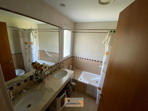 Casa En Venta Amoblada 5 Ambientes Con Pileta En Barrio Sept