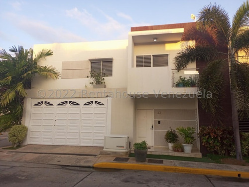 Townhouse En Venta En Lago Mar Beach Mls 23-13360 Yohana Hidalgo 