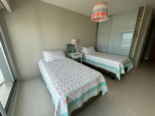 Departamento De 4 Dormitorios En Sunrise Punta Del Este - Alquiler