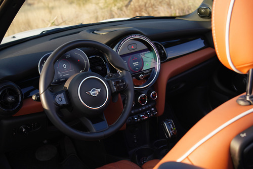Mini Cooper Convertible 1.5 Iconic At