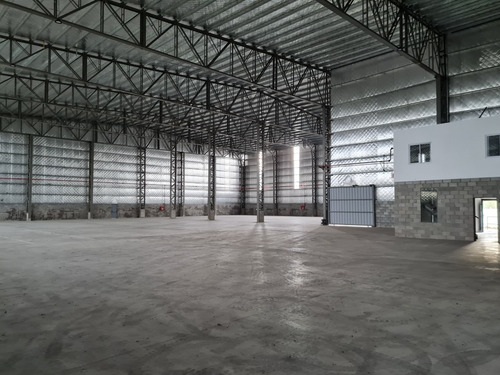 Imagen 4 de 13 de Nave De 2500 M2 A Estrenar.