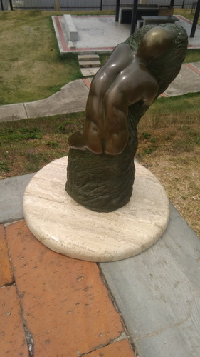 Escultura En Bronce Y Resina Desnudo