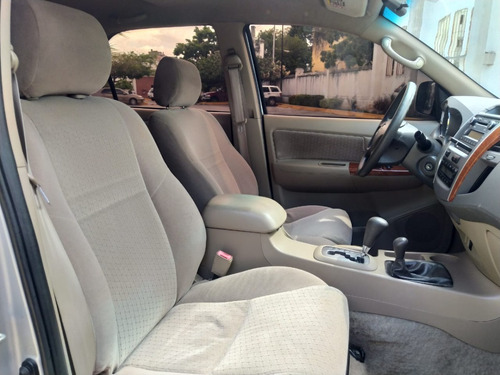 Imagen 9 de 12 de Toyota Fortuner Sr