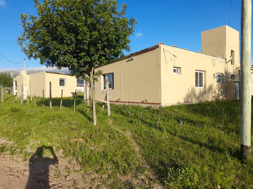 Condominio Con Cuatro Departamentos. Villa Giardino Cordoba