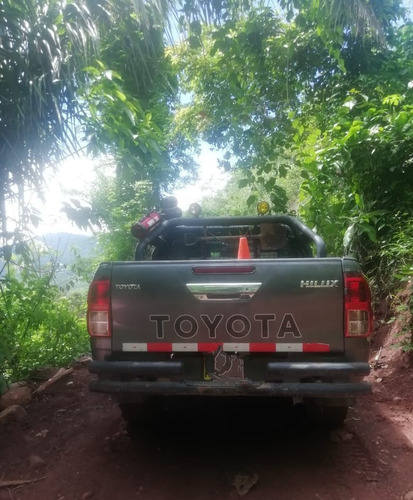 Alquiler De Camionetas Pick Up 4x4 Toyota Hilux Y Minivan