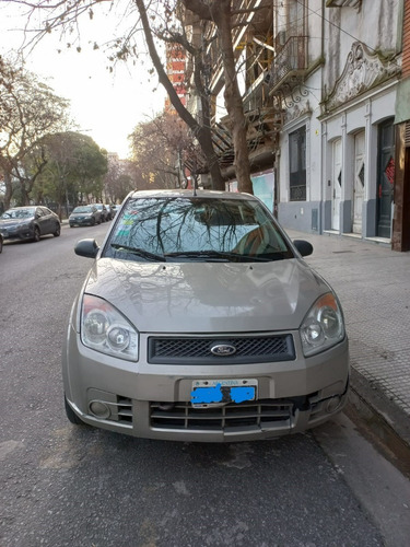 Imagen 4 de 10 de Ford Fiesta 1.6 Ambiente Mp3