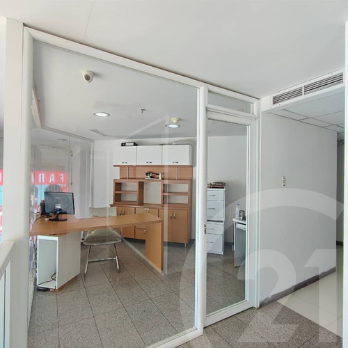Imagen 7 de 11 de Local Comercial C.c. Puente Real, Nivel Pb (frente Al Estacionamiento). Nva. Barcelona