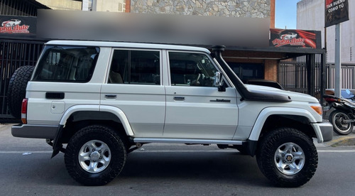 Imagen 8 de 15 de Toyota Land Cruiser Machito 2022