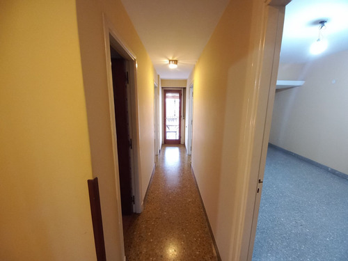 Casa + 2 Locales En Inmaculado Estado De Conservación!