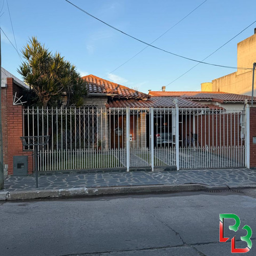 Bernal Alquila Casa 3 Dorm Fondo Libre Y Quincho