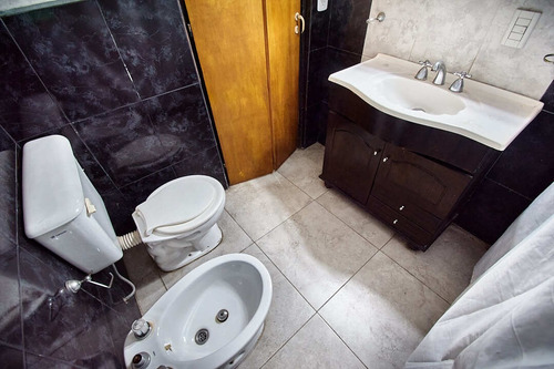 Departamento Ph · En Venta · 5 Ambientes · Luminoso, Con Estilo · En Lomas Del Mirador