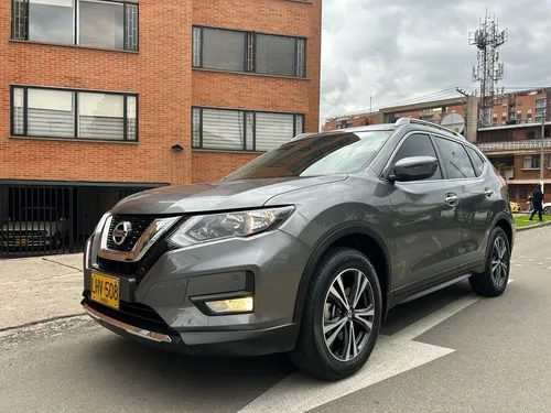 Nissan Xtrail T-32 exclusive 2.5 AT 4x2 7 puestos
