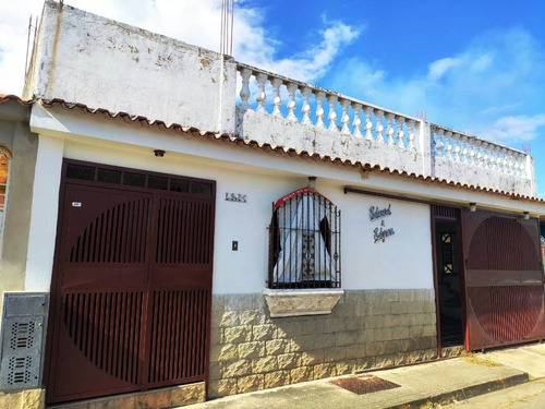 Venta De Casa Conj. Resid. Rio Verde, Urb. Aguasal