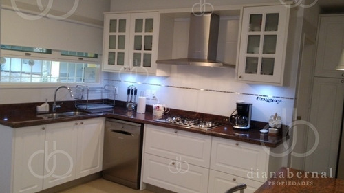 Casa En Punta Del Este Paya Mansa, 6 Dormitorios + Dep Y Piscina. - Ref: 42993