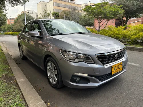 Peugeot 301 1,6 Allure Automático