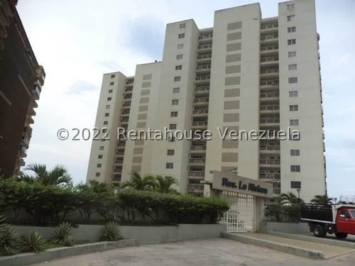 En Venta Apartamento Playa Grande Catia Al Mar 23-9393