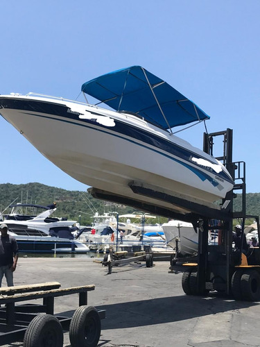 Club Bahía Con Puesto Y Lancha De 22.5 Pies