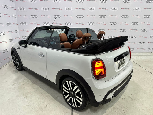 Mini Cooper Convertible 1.5 Iconic At