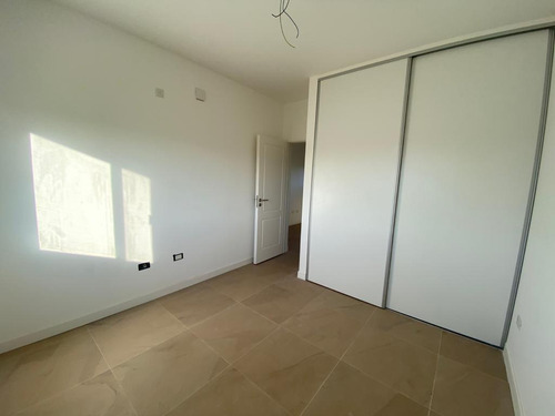 Casa En Venta Y Alquiler En El Cantón Norte A La Laguna Con Pileta