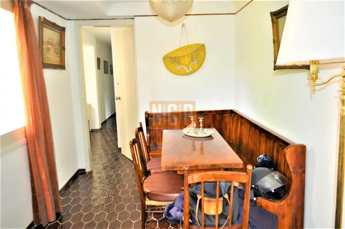 Chalet En Paradas 3000 M2 Terreno