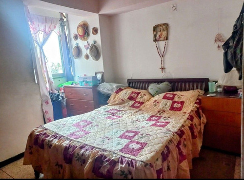 En Venta Excelente Apartamento En La Candelaria. Aa
