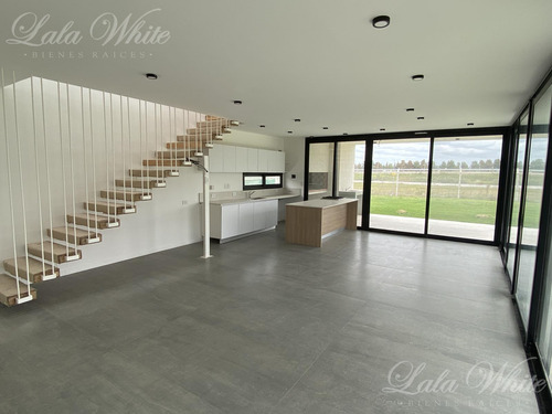 Casa En Venta En Lares De Canning