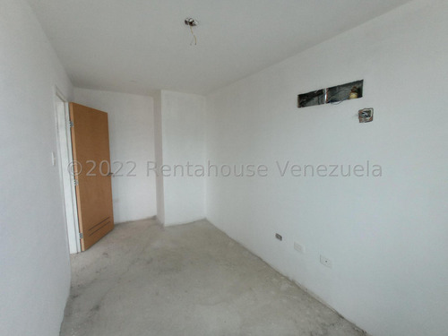 Apartamento Penthouse En Venta Obra Limpia Con Planta Electrica Jardin Piscina Cancha Tenis Planta Estef 24-5713
