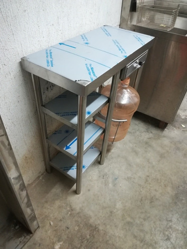 Imagen 7 de 7 de Mesa Con Porta Garrafon En Acero Inoxidable