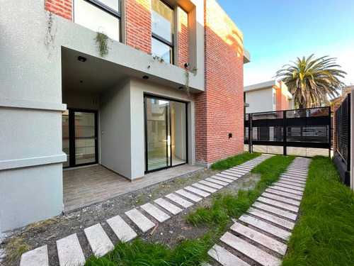 Imagen 11 de 13 de Venta Castelar Duplex 4 Ambientes Complejo Con Pileta