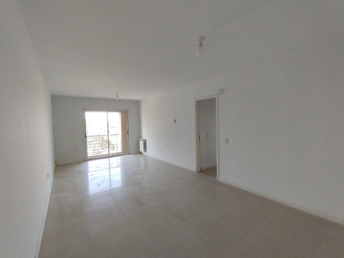 Venta! Departamento En Jardín Claret - 2 Dormitorios Con Cochera Y Escritura!