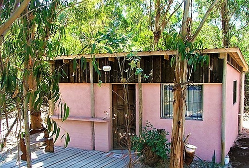 Imagen 3 de 13 de En Alquiler: Una Casa Rural, Una Cabaña Campestre Y Dos Cabañas Gemelas En Un Lote Arbolado De 1600 Mts. Balneario La Esmeralda. Rocha. Uruguay