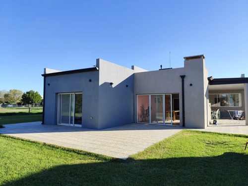 Casa En Venta En Barrio Privado Costa Verde