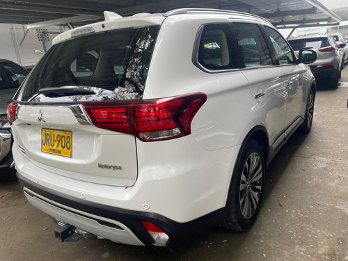Mitsubishi Outlander Kaiteki Full Tp 2400cc 4x4 7psj 7ab Ct