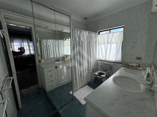 Casa En Arriendo De 5 Dorm. En Santiago
