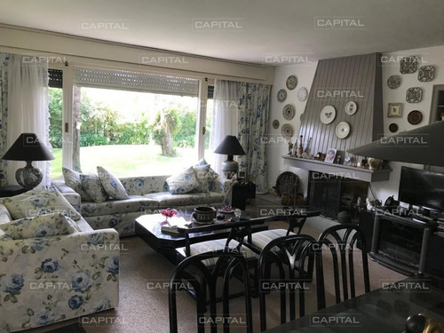 Casa En Cantegril Punta Del Este + Venta- Ref: 24792