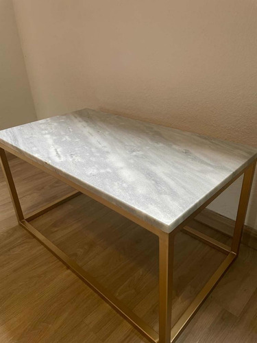 Imagen 3 de 7 de Mesa Ratona En Hierro Y Mármol Estilo Minimalista Indistrial