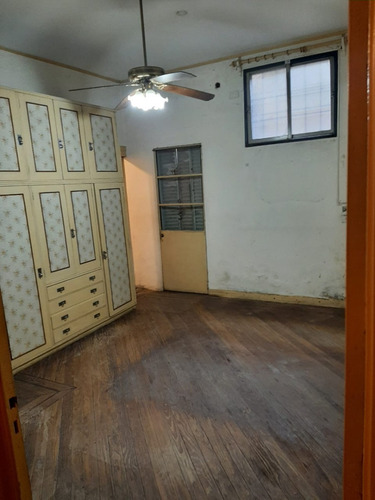 Imagen 3 de 8 de Venta Ph 2 Amb Con Cochera, A Refeccionar! Excelente Ubicación.