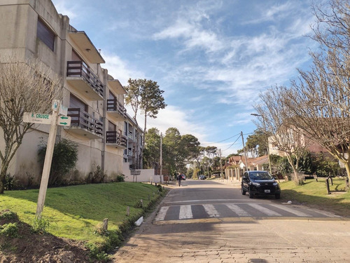 Imagen 2 de 12 de Departamento En Venta - 2 Ambientes C/cochera Céntrico