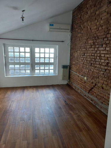 Imagen 18 de 22 de Ph 3 Ambientes Tipo Loft Apto Profesional, 2 Dormitorios, Toilette Y Baño, Pequeña Terraza Escalonada, Patio.