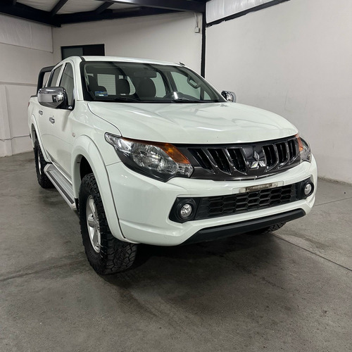 Mitsubishi L200 2.4 Cabina Doble 4x2 Mt