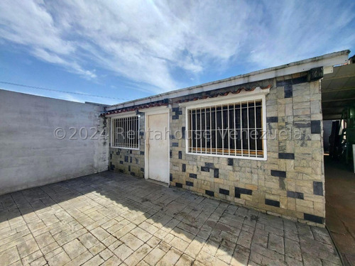 Casa En Venta En Urb. Los Overos, Turmero 24-19439 Jcm