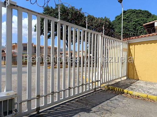 Esta Casa De Esquina Ubicada En El Trigal Norte, En Una Calle Cerrada, No Solo Es Ideal Para Vivir En Tranquilidad, Sino Que Su Anexo Con Acceso Independiente Desde La Av. Principal Ofrece Oportunidad