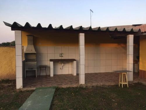 Imagem 2 de 14 de Chácara Murada Com Pelo Espaço E 2 Quartos. Itanhaém/sp |